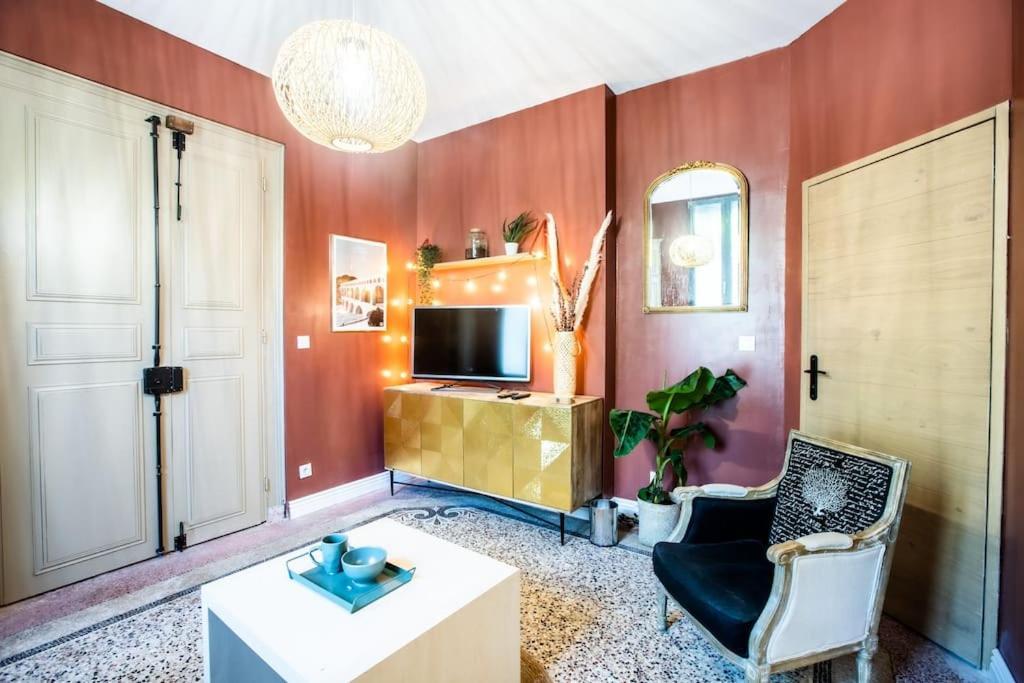 La Suite 2 Pieces Lit Queen Size Entree Privee Νιμ Εξωτερικό φωτογραφία